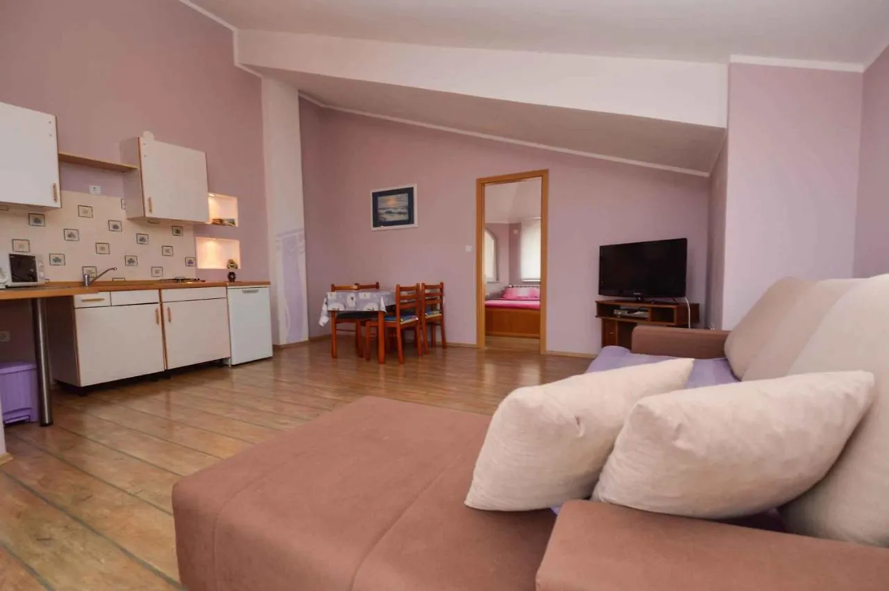 One-Bedroom Apartment Fazana Near Sea 1