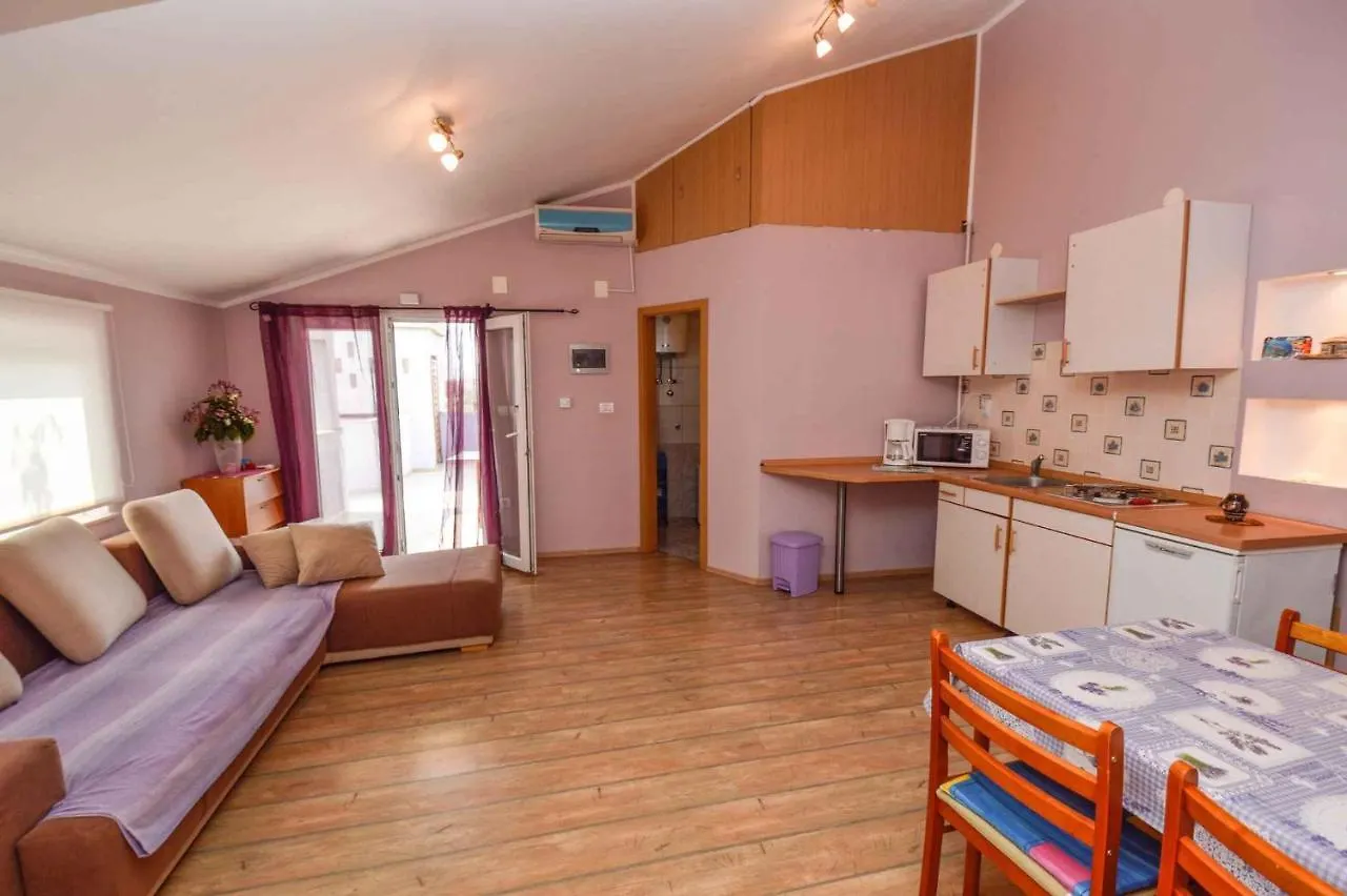 One-Bedroom Apartment Fazana Near Sea 1
